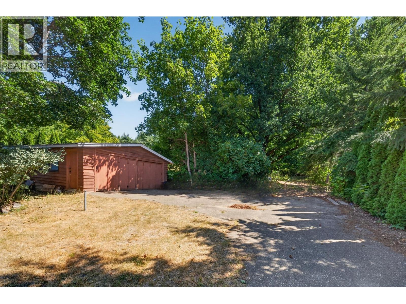  1260 16 Street Northeast, Salmon Arm
