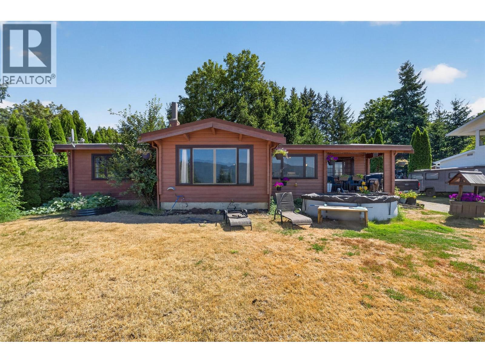  1260 16 Street Northeast, Salmon Arm