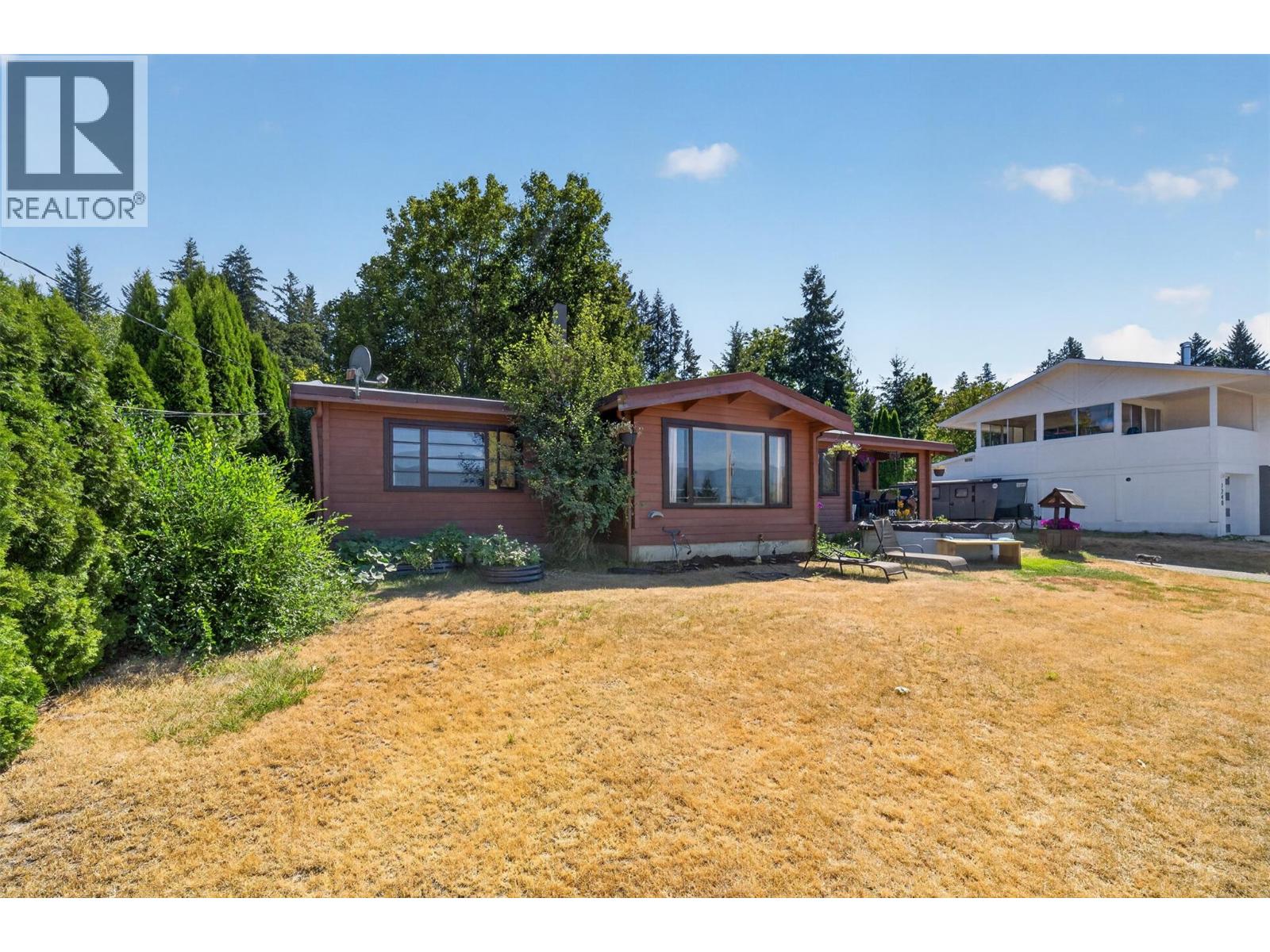  1260 16 Street Northeast, Salmon Arm