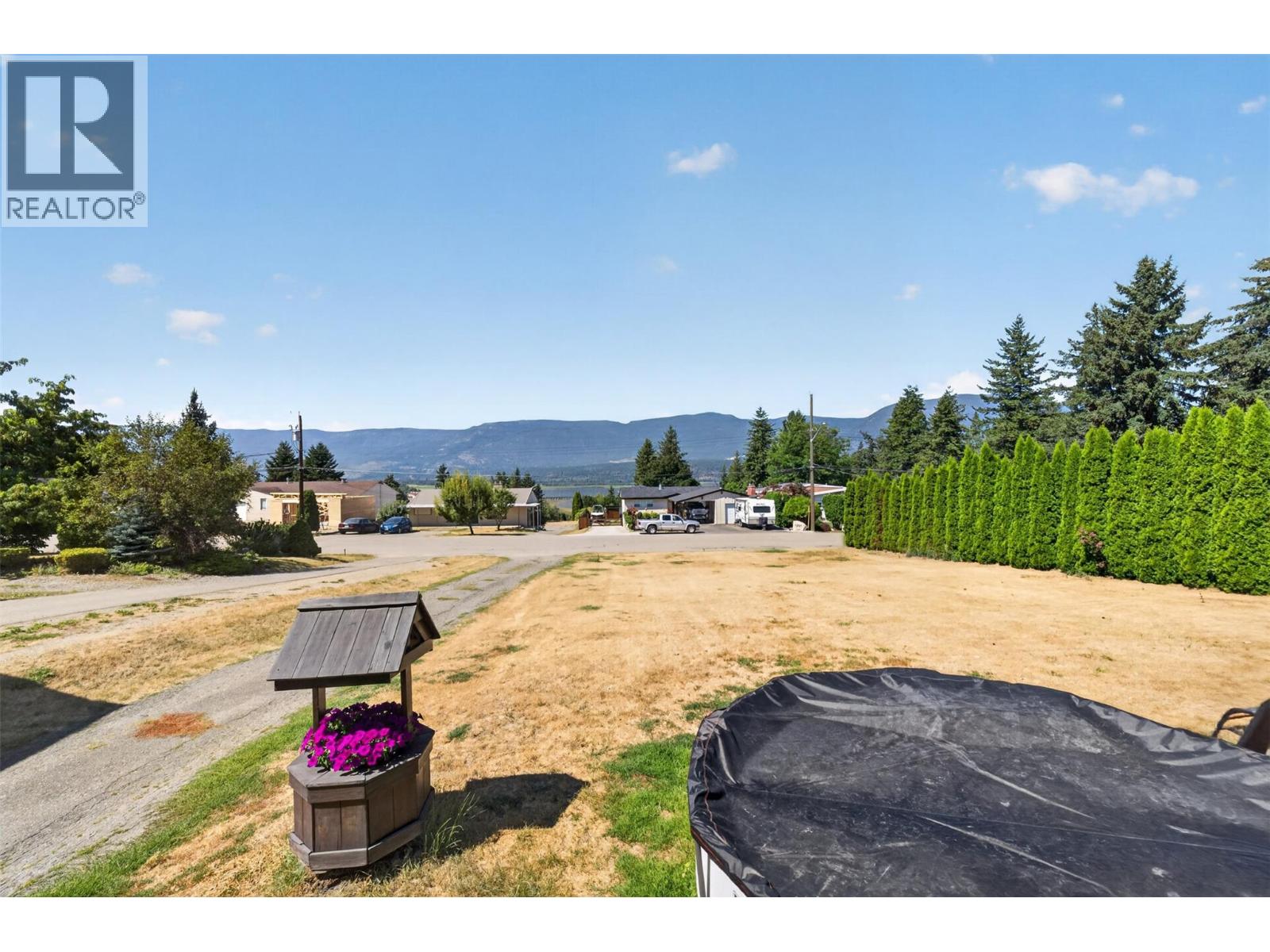  1260 16 Street Northeast, Salmon Arm
