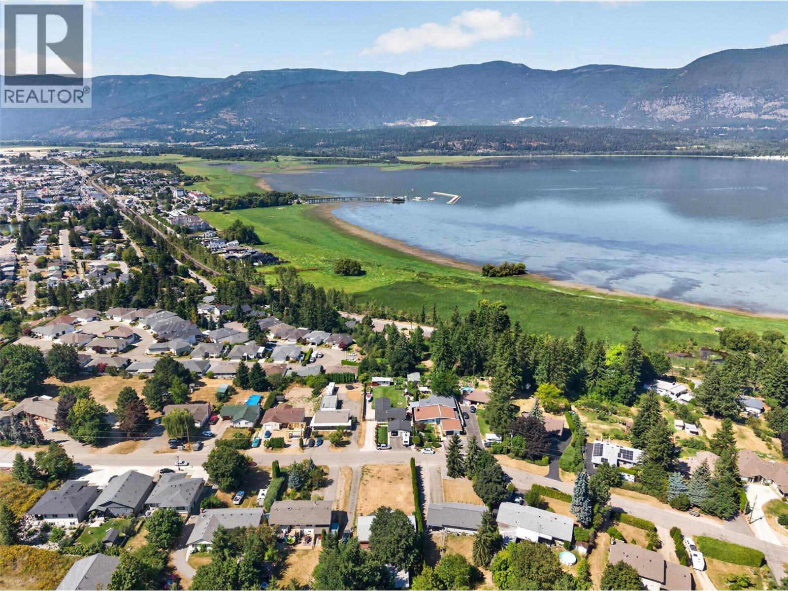  1260 16 Street Northeast, Salmon Arm