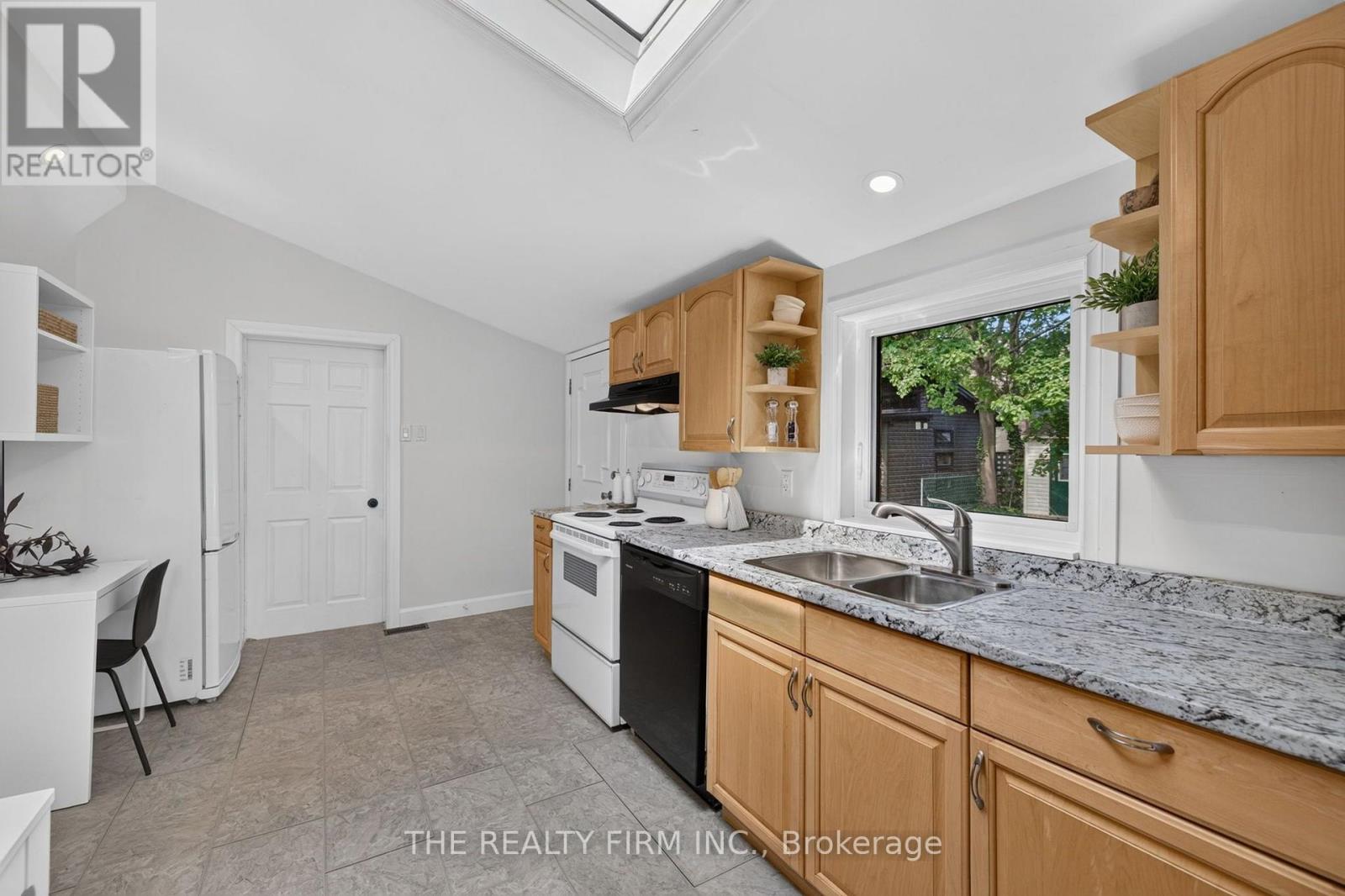 820.5 MAITLAND STREET - Image 15