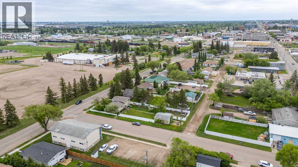 #1-6, 5502 49 Avenue - 33