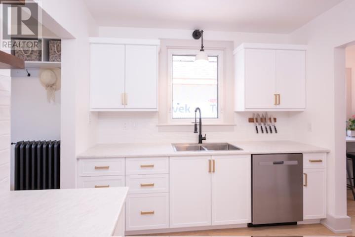314 Surrey Street - 10