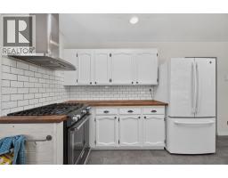5pc Bathroom - 450 20 Avenue Sw, Salmon Arm, BC V1E1T6 Photo 15