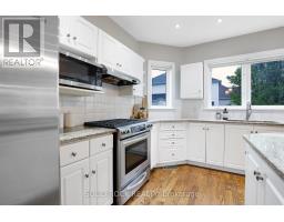 Bathroom - 45 Basswood Avenue, Ottawa, ON K2S1X3 Photo 9