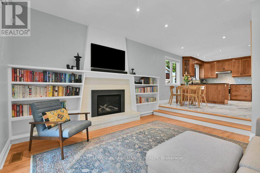 2401 Wyndale Crescent