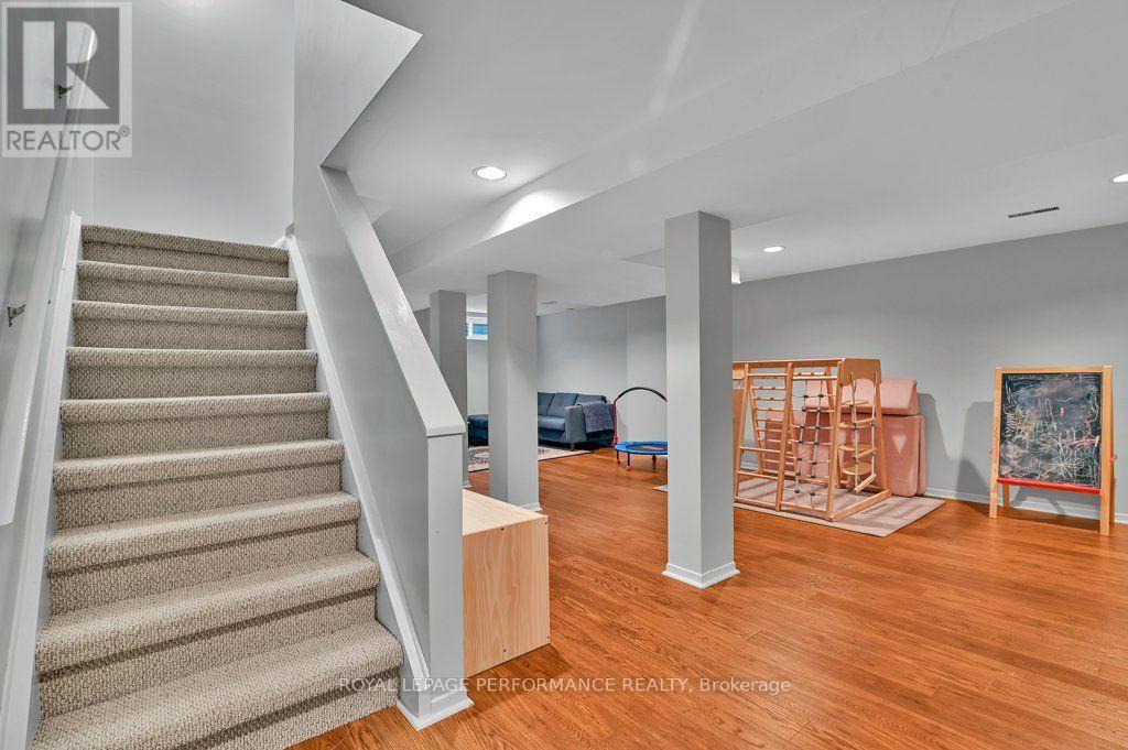 2401 Wyndale Crescent