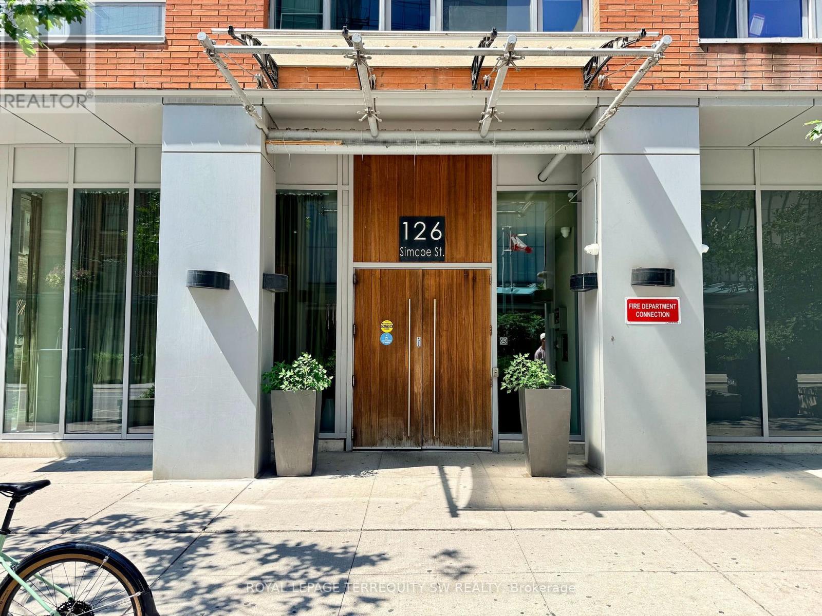Photo of 126 Simcoe Street
