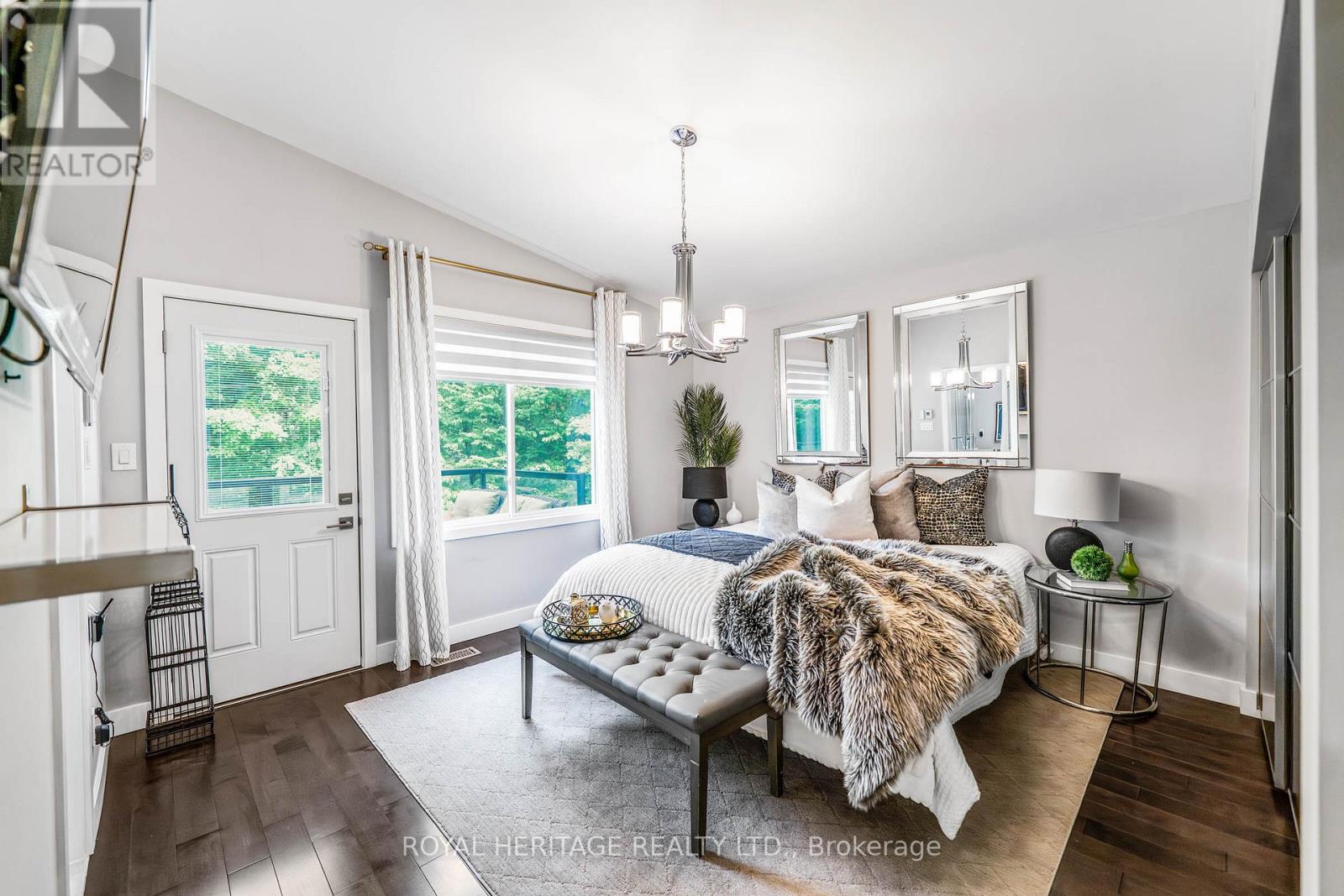 5260 CORONATION ROAD - 25