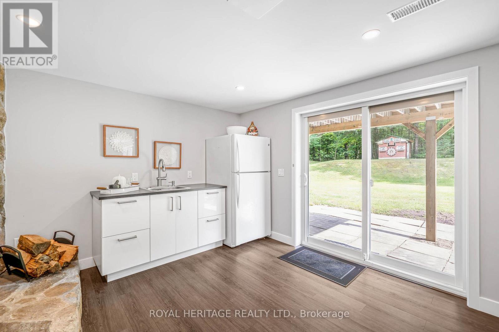 5260 CORONATION ROAD - 41