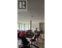 Enclosed porch - 1276 Mackenzie Highway, Bella Coola, BC V0T1C0 Photo 8