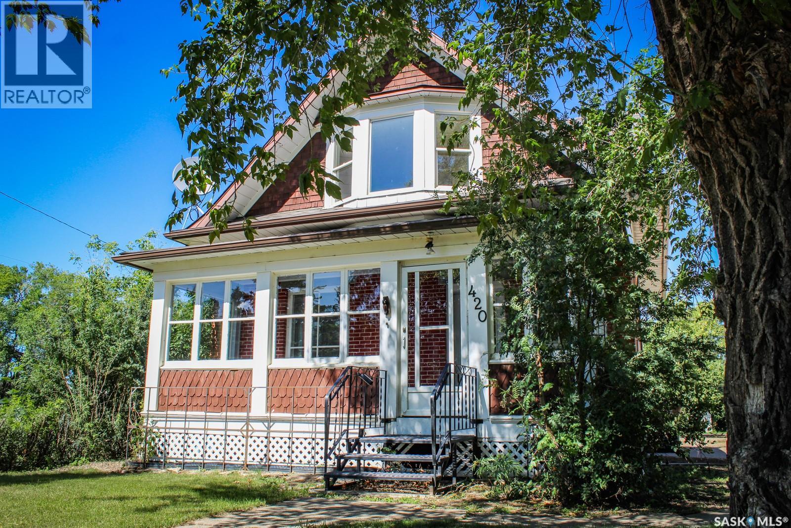 420 Burrows AVENUE W, Melfort — photo 3