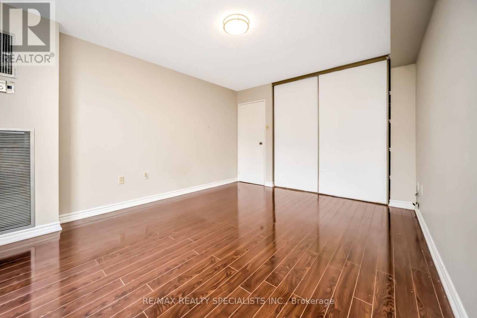 #1008 4 KINGS CROSS ROAD - 29