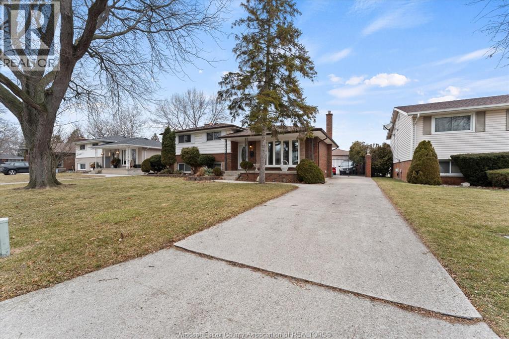 1116 SUMACH CRESCENT - 2