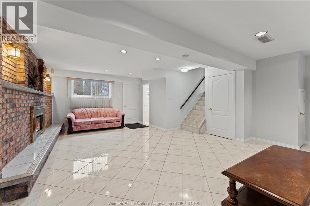 1116 SUMACH CRESCENT - Image 19