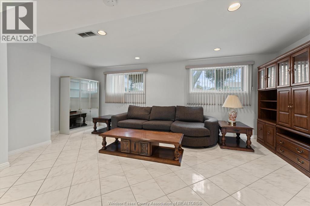 1116 SUMACH CRESCENT - 22