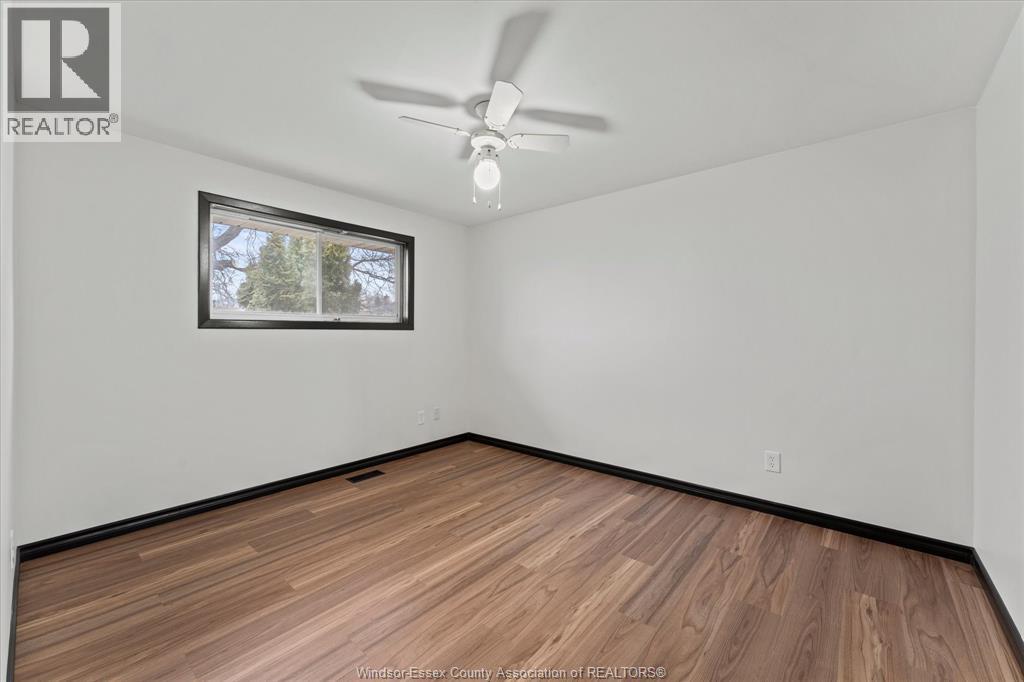 1116 SUMACH CRESCENT - 16