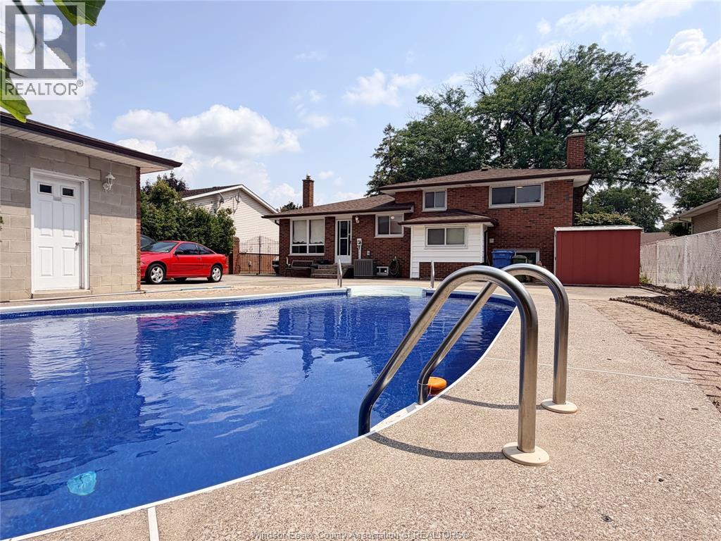 1116 SUMACH CRESCENT - 33