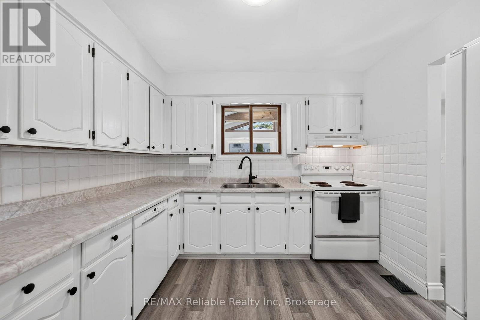 17 SUNCOAST DRIVE W - 13