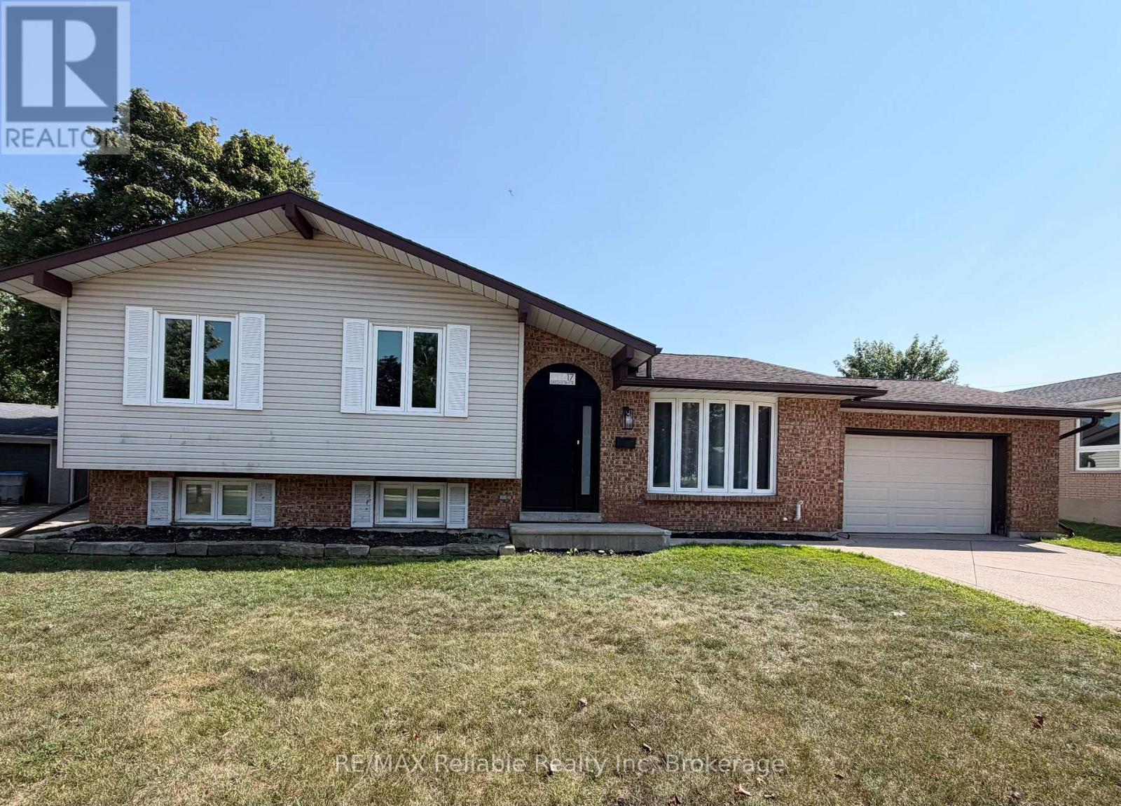 17 SUNCOAST DRIVE W - 1