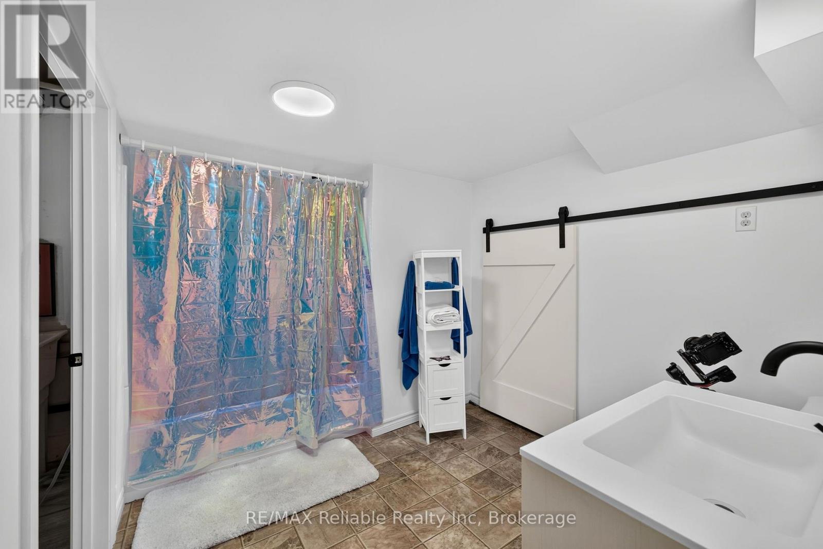 17 SUNCOAST DRIVE W - Image 32