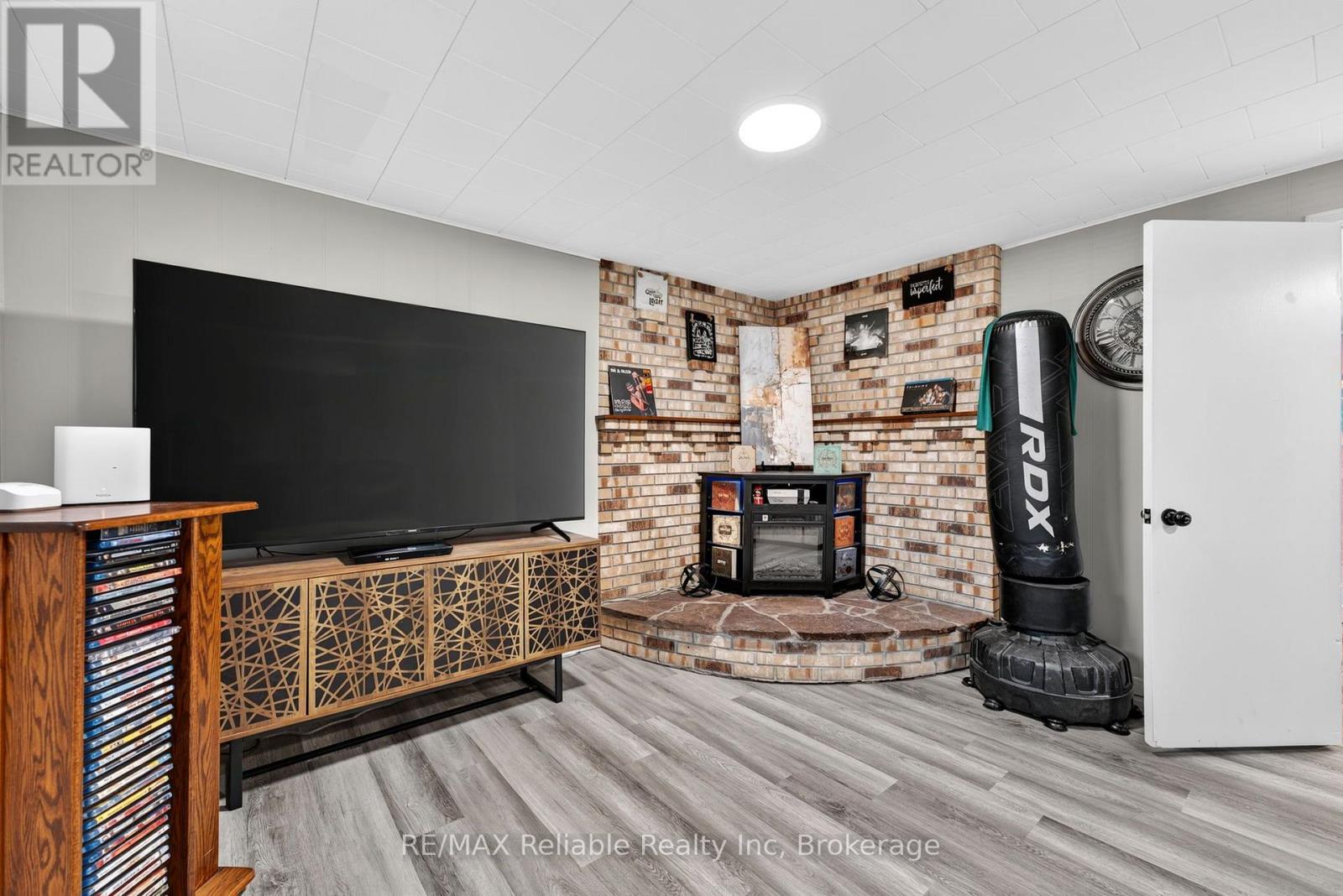 17 SUNCOAST DRIVE W - Image 31