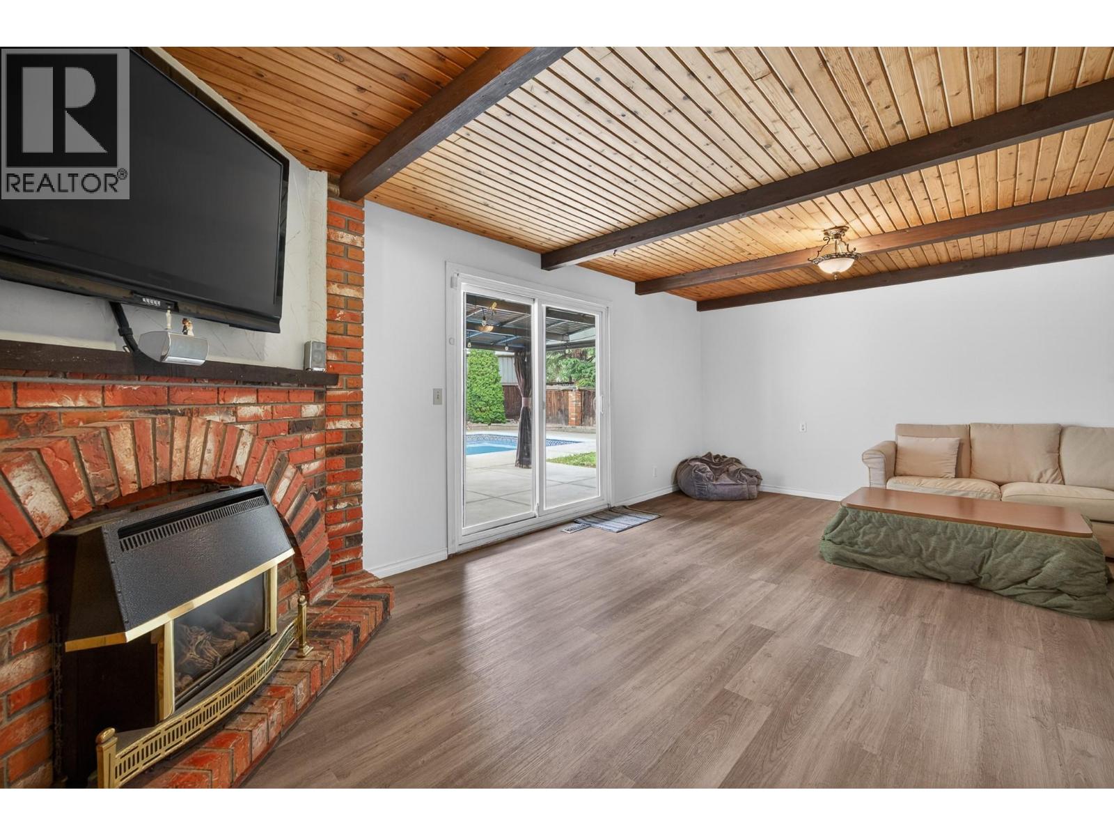 260 MILLER Place - 14