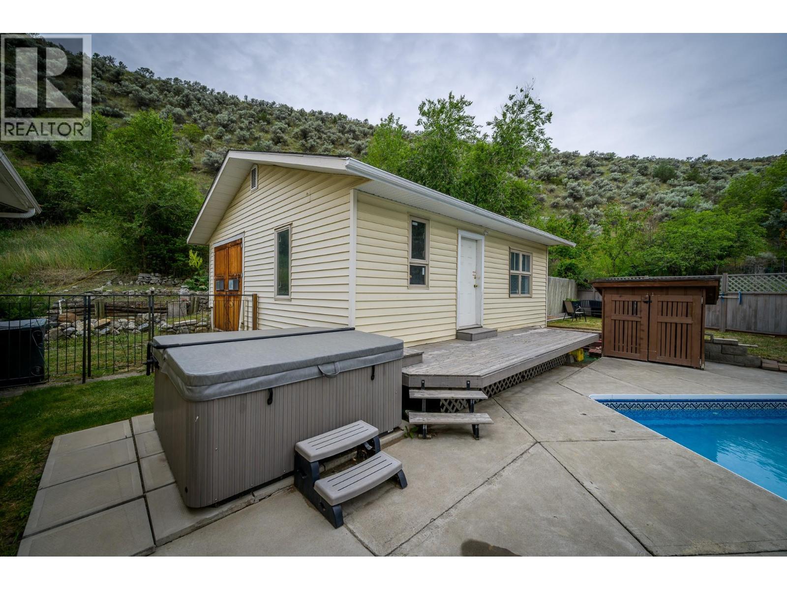 260 MILLER Place - 28