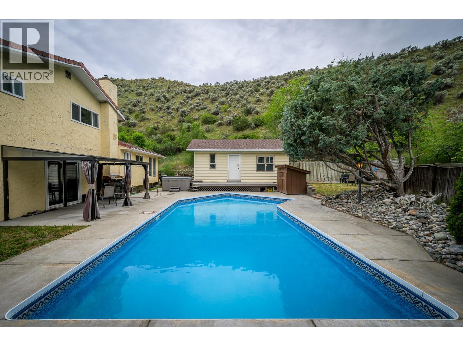 260 MILLER Place - 36
