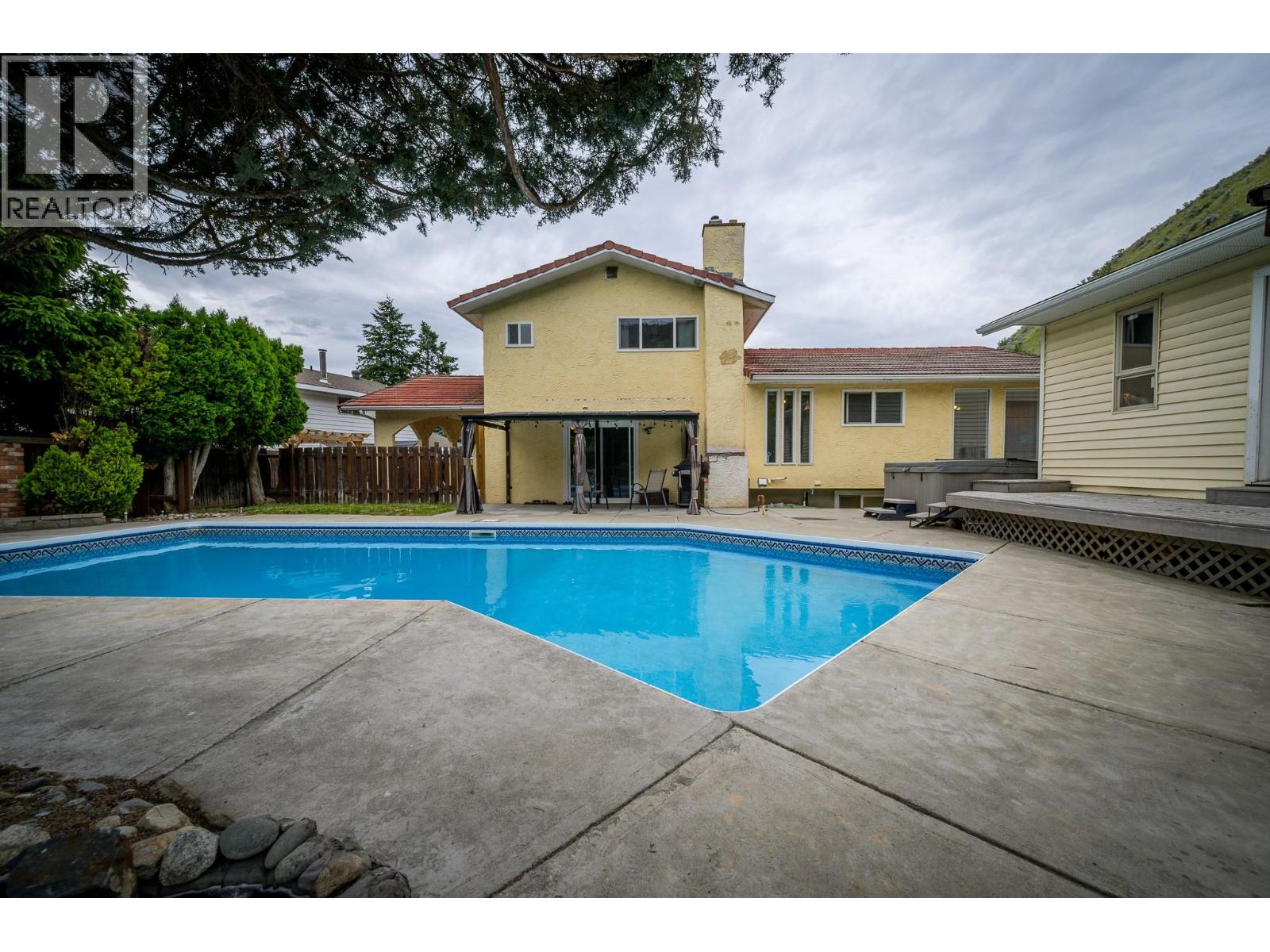 260 MILLER Place - 37