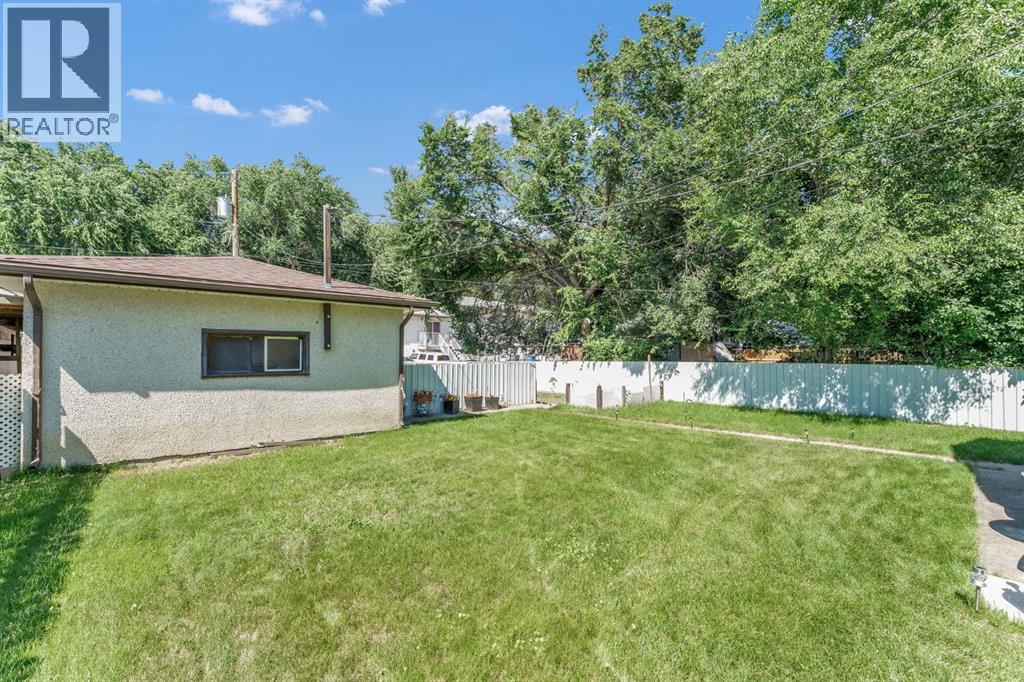 162 2 Street Northeast - Photo 38