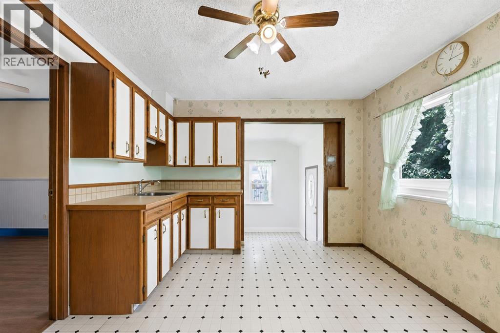 162 2 Street Northeast - Photo 10
