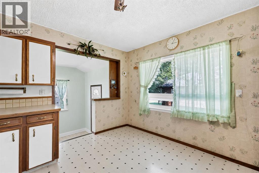 162 2 Street Northeast - Photo 11