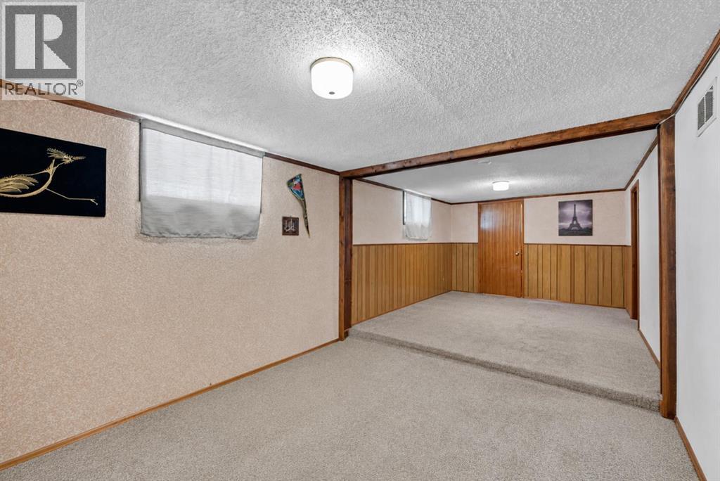 162 2 Street Northeast - Photo 22
