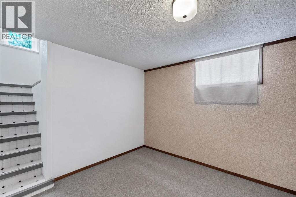 162 2 Street Northeast - Photo 21