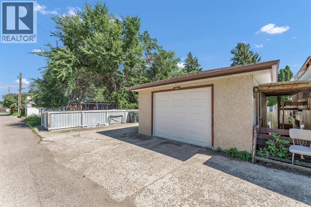 162 2 Street Northeast - Photo 48