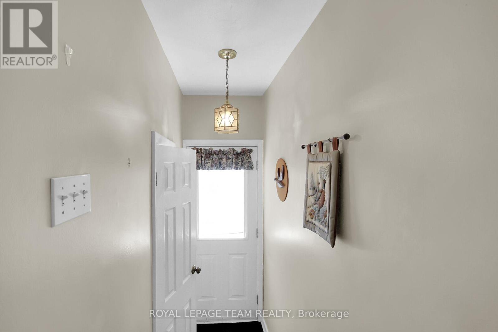 3 Bed, 2 Bath House for Sale in Ottawa – 962 DYNES ROAD, Ottawa – MLS# X13642230 - Image 15