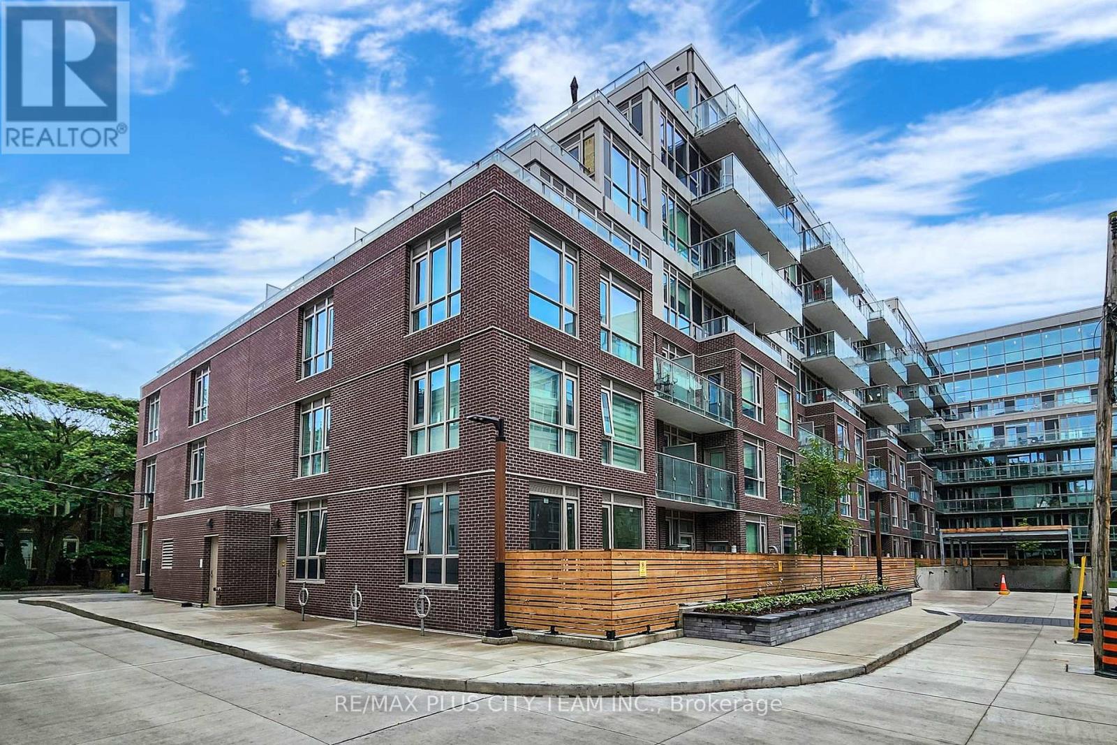 542 - 150 LOGAN AVENUE