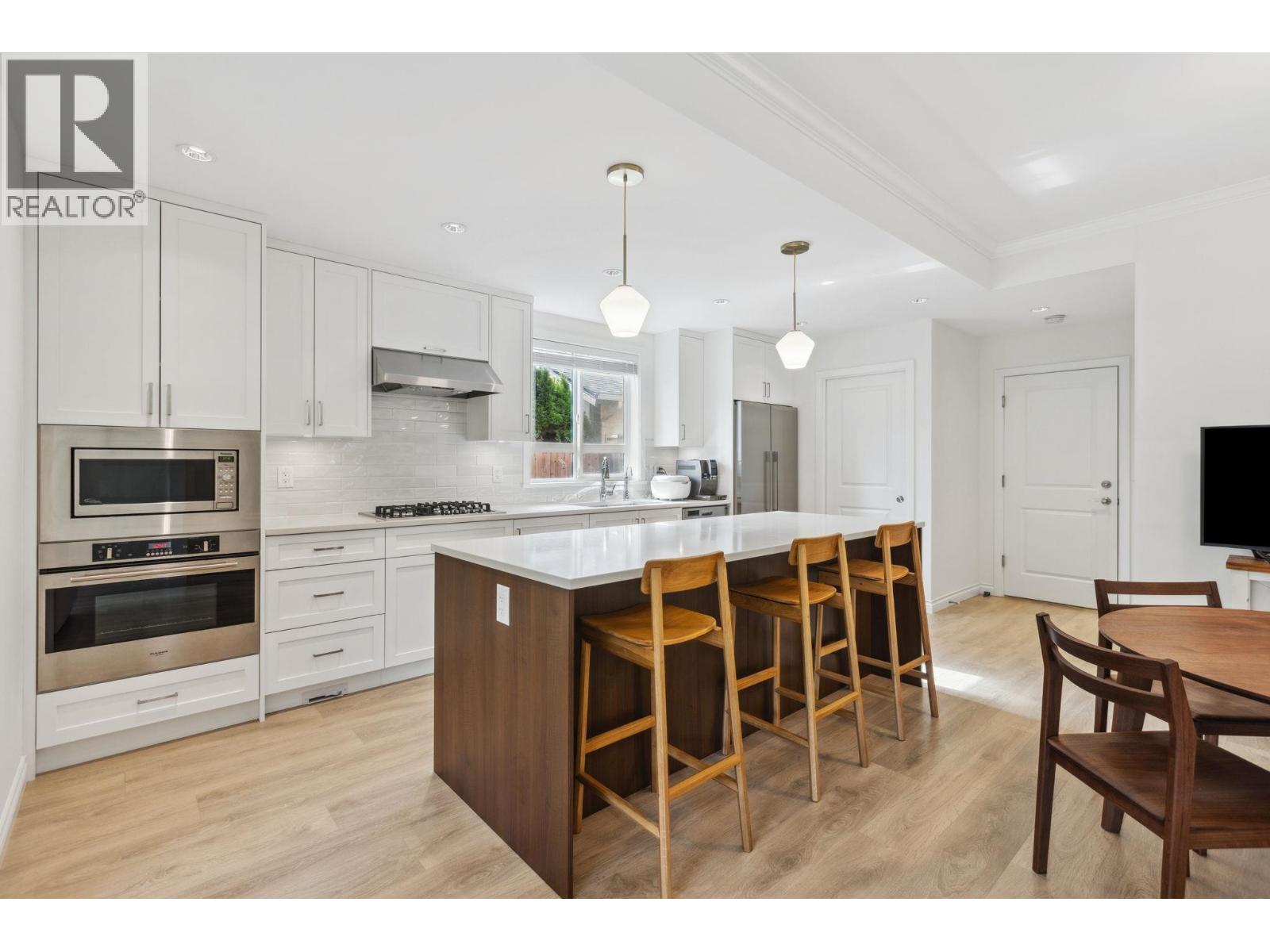 11 10611 GILBERT ROAD