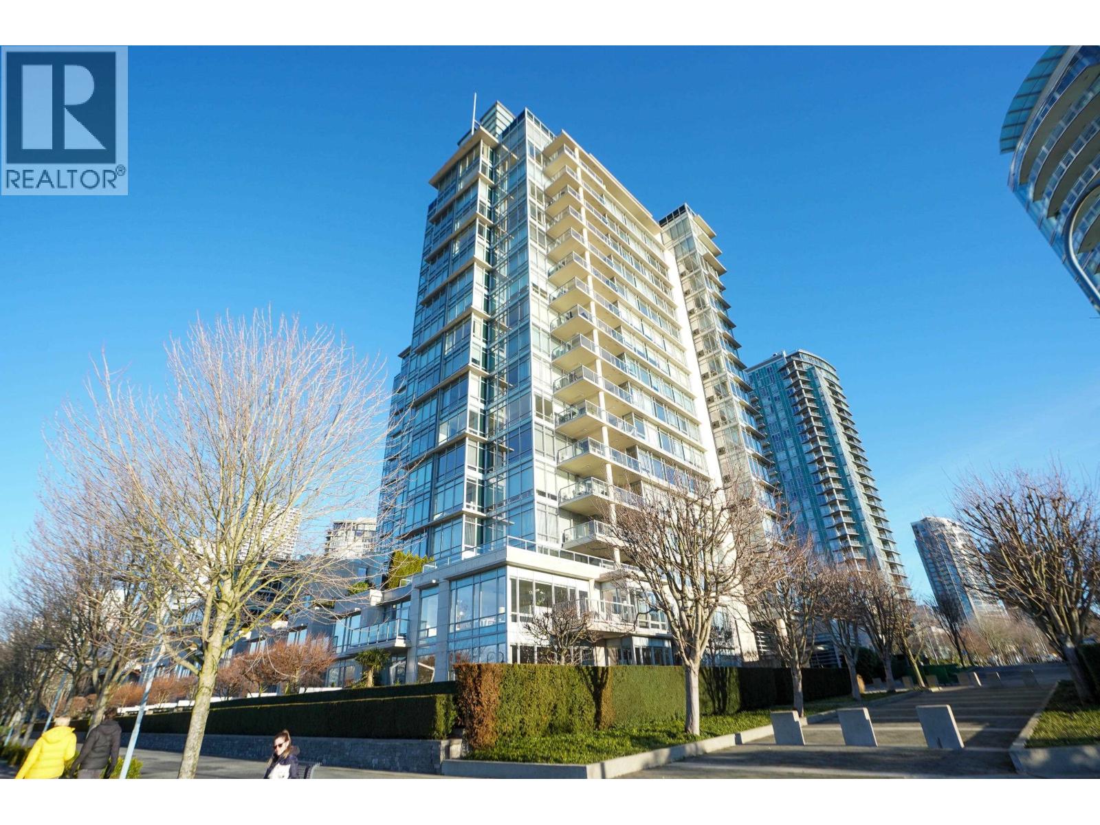 701 426 BEACH CRESCENT