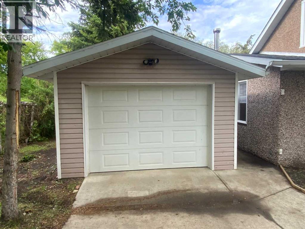138 Trochu Avenue - Photo 41