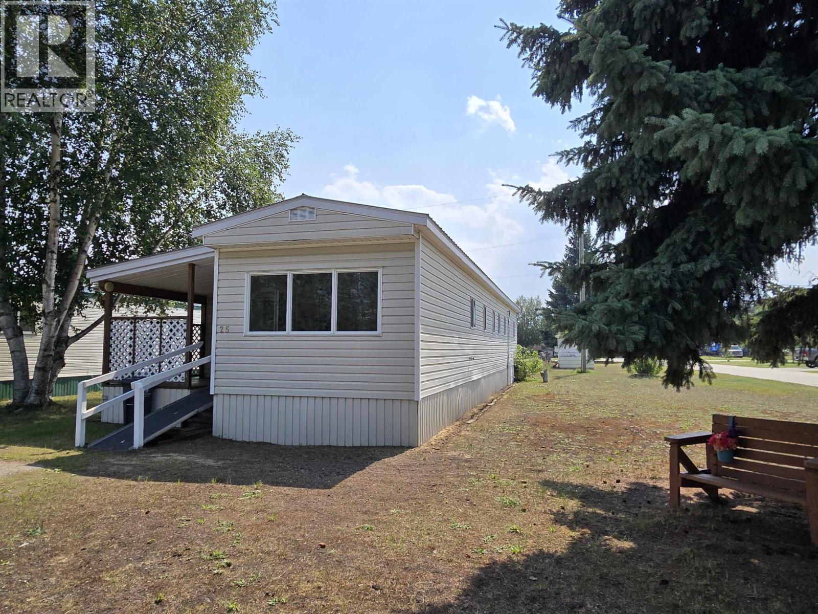 25 101 ELM STREET, Valemount — photo 2