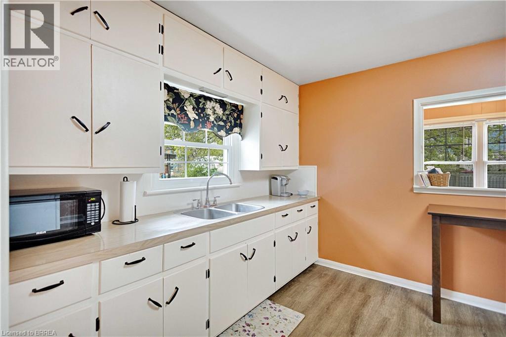 303 DALHOUSIE Street - 8