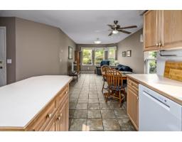 252 13888 70 Avenue, Surrey, BC V3W0R8 Photo 8