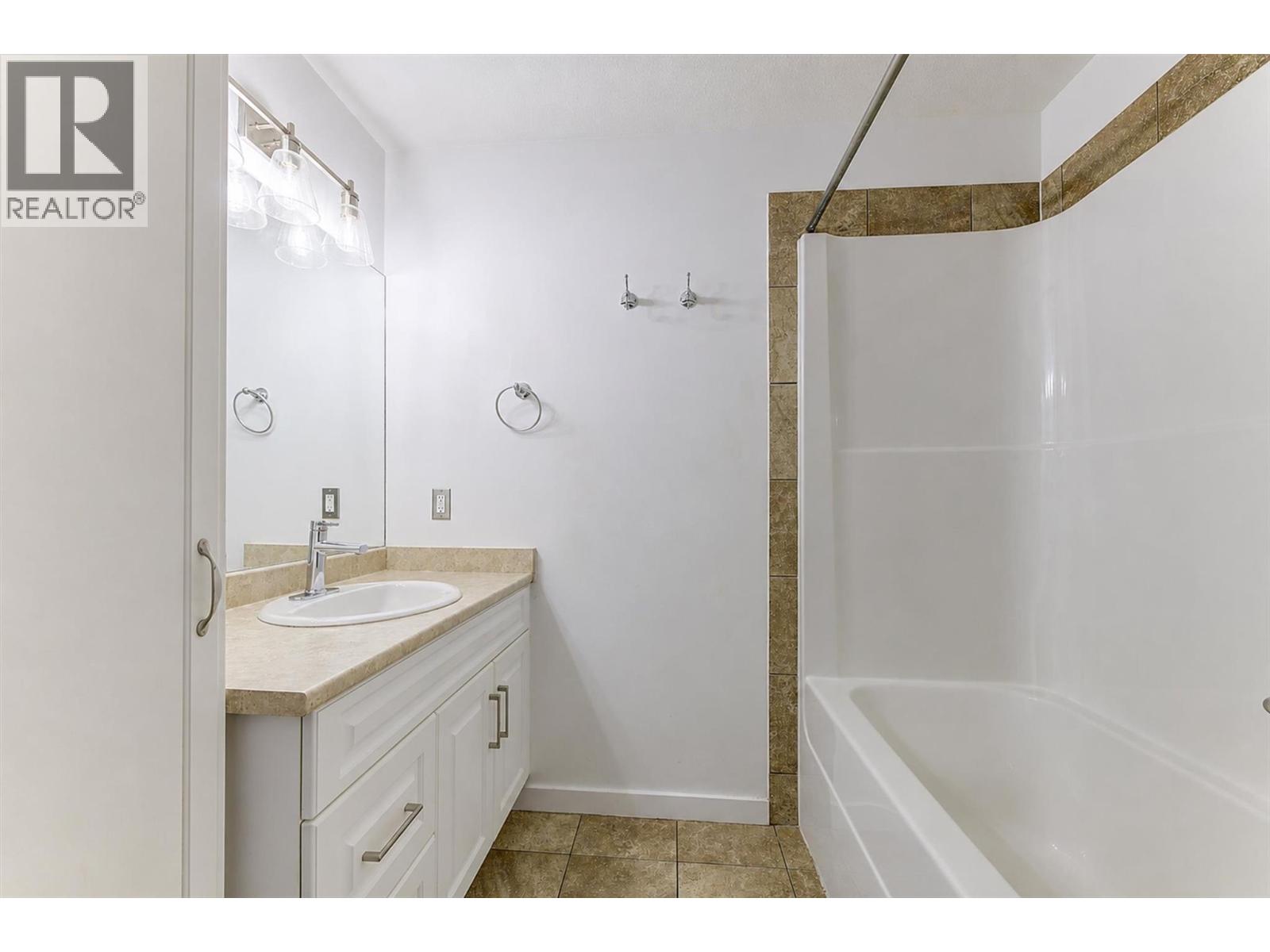 6 505 Francis Avenue, Kelowna