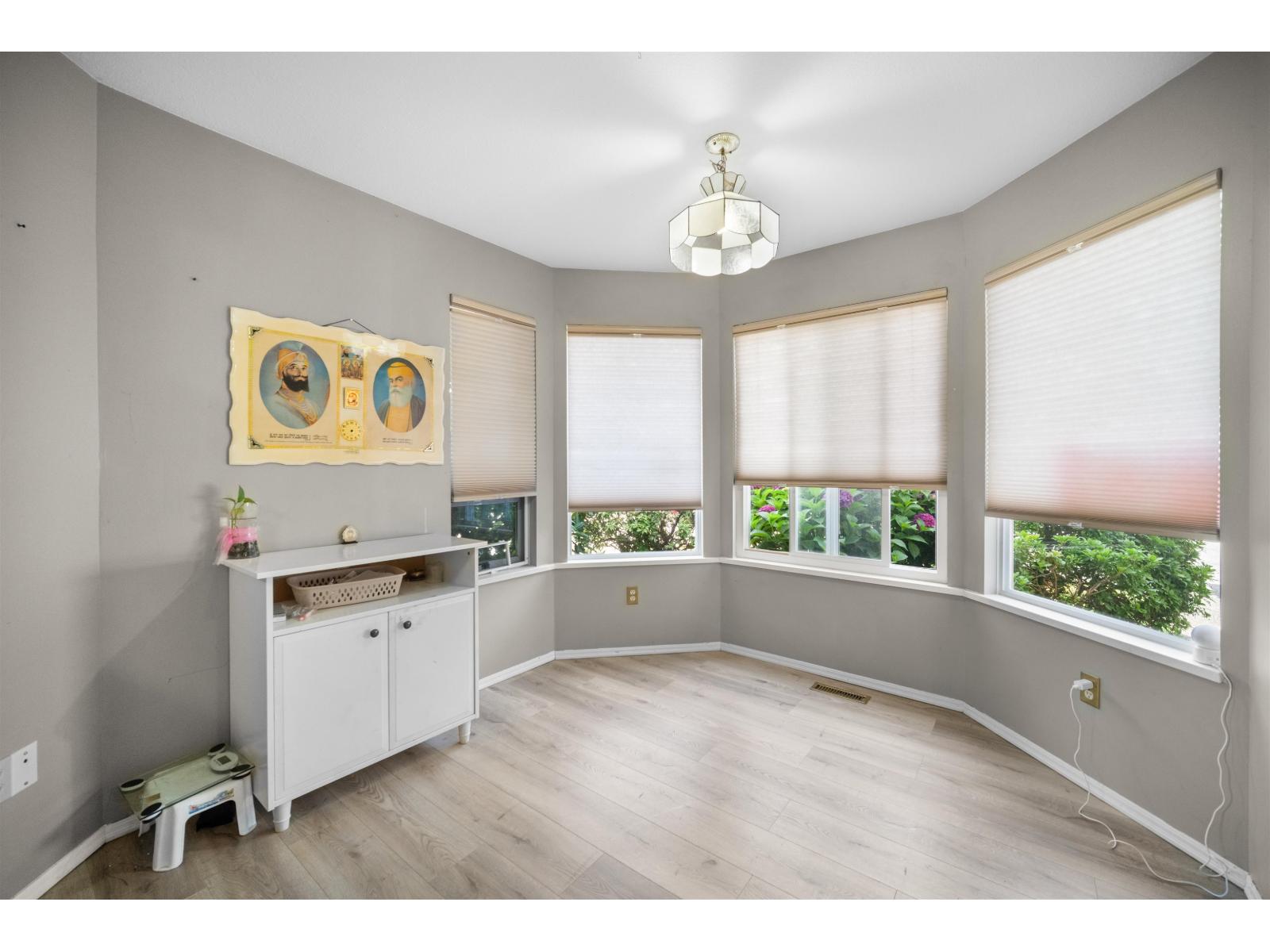 2 Bed, 2 Bath House for Sale in Surrey – 47 9277 122 STREET, Surrey – MLS# R3152629 - Image 11