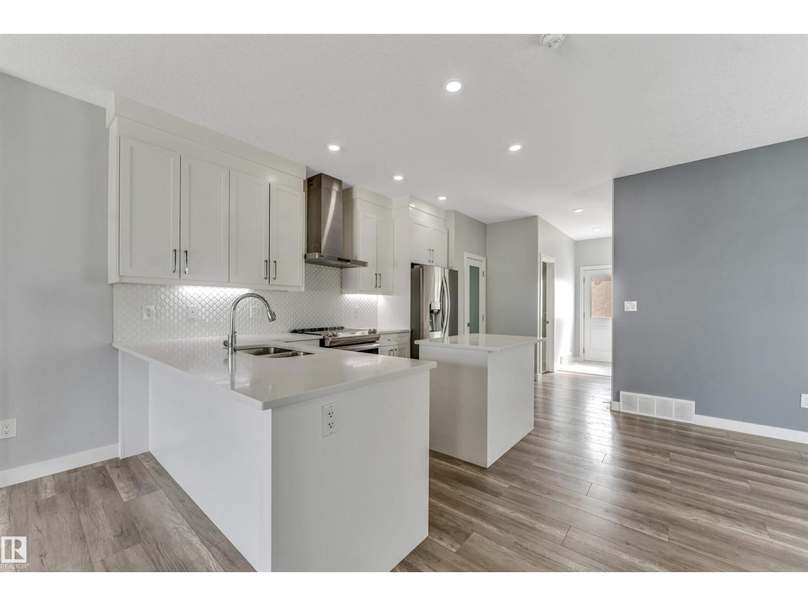 6075 180 AV NW - 12