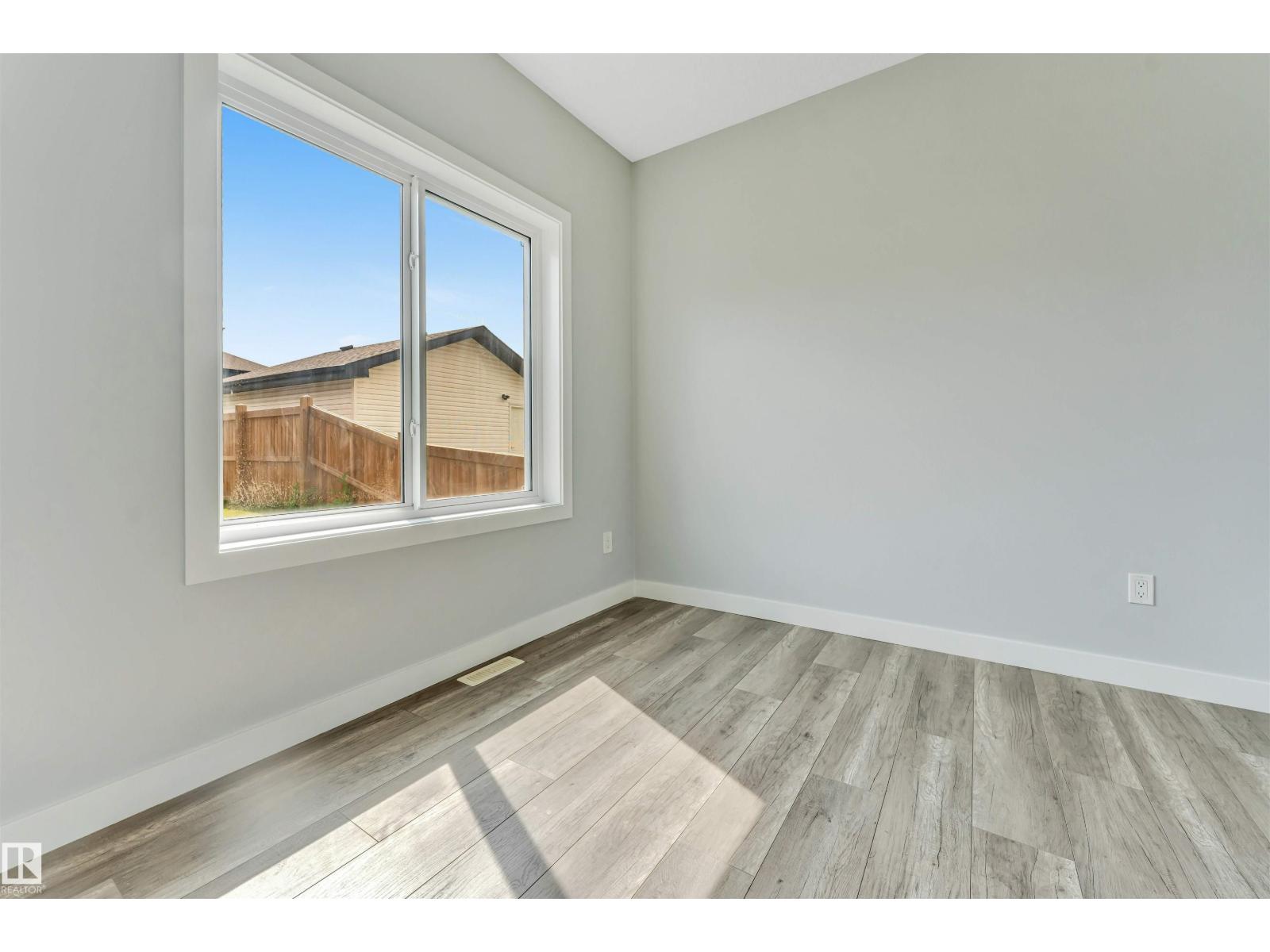 6075 180 AV NW - 17