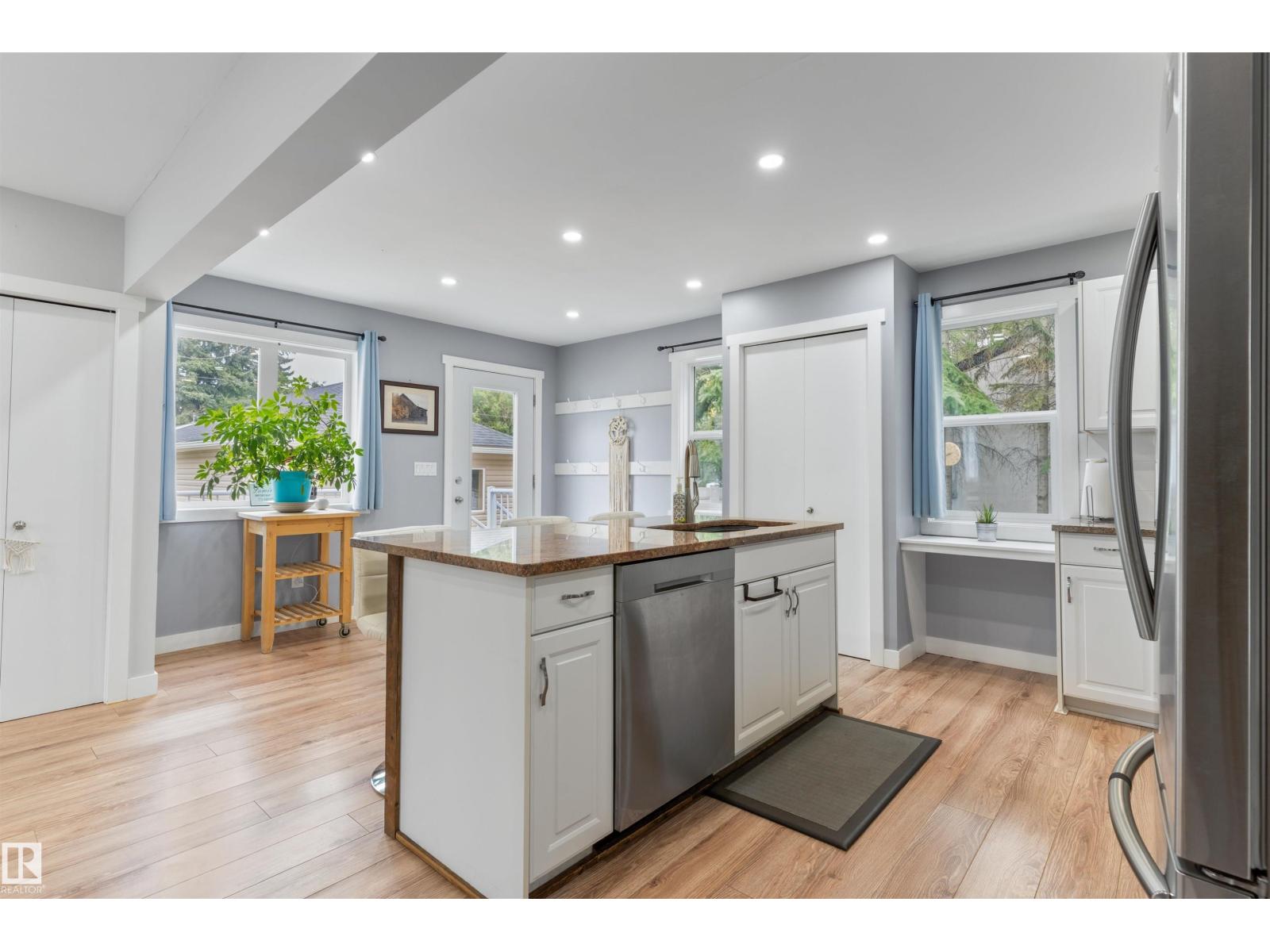 5019 49 ST - 7